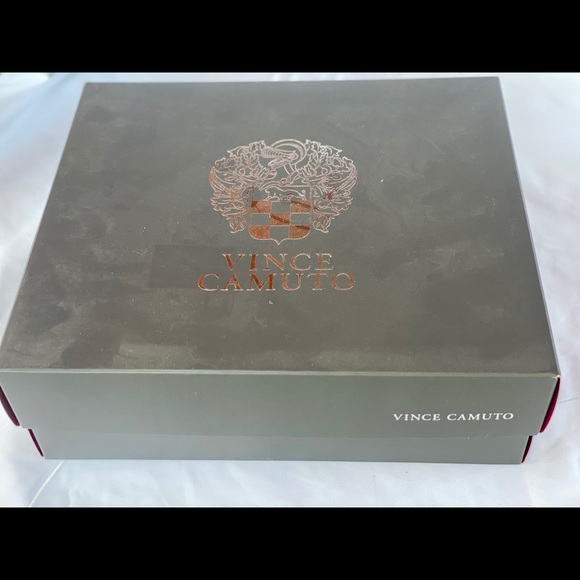 Vince Camuto Sandals. New with box. Size4.5 - Picture 9 of 10